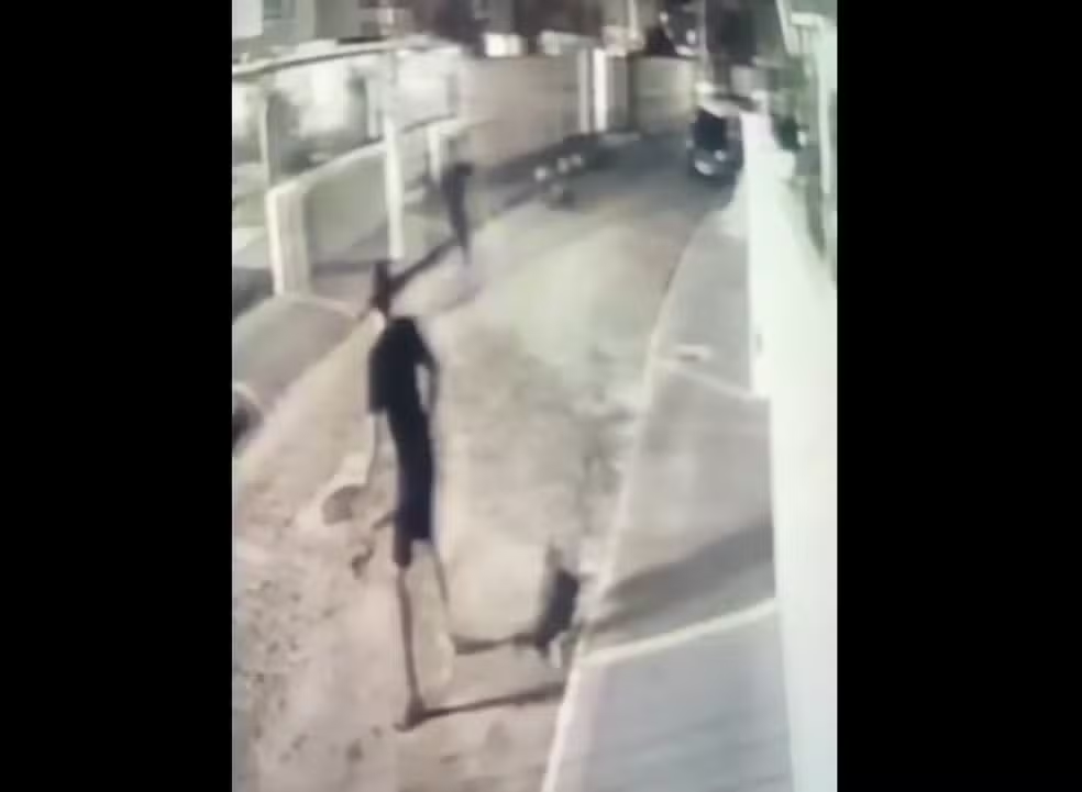 Câmeras flagram execução de homem em situação de rua em Cabo Frio