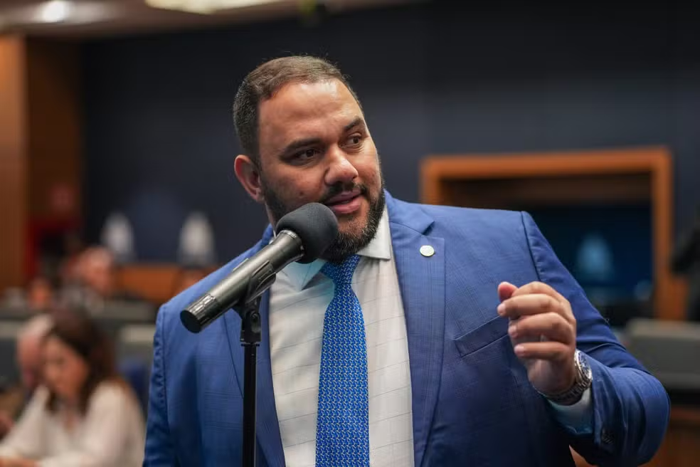Em pregação, Marcos Feliciano defende candidatura de Carlos ao Senado e diz que família Bolsonaro foi 'ungida por Deus'