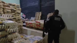Milícia e TCP são investigados por obrigar comerciantes a comprar farinha em empresas ligadas ao crime organizado