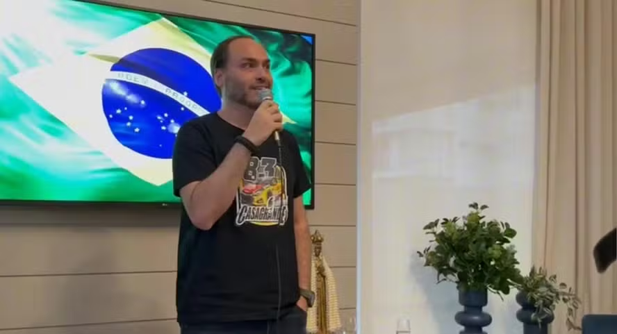 Carluxo contrata ex-secretário de governador que disse que Bolsonaro é 'uma tragédia' quando 'abre a boca'