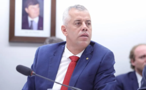 Deputado ironiza ofício do Itamaraty sobre ação militar: “Tá com medinho?”