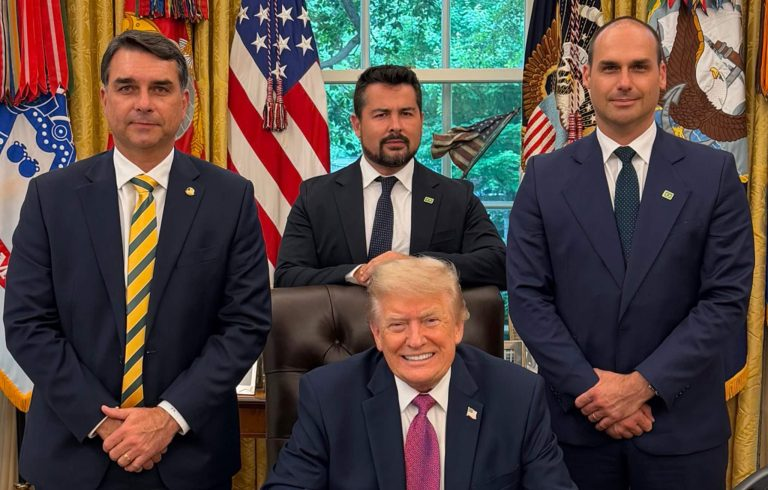 Em inglês, Eduardo Bolsonaro incita Trump a atacar o Brasil e prender Lula: “seguindo passos de Maduro” (VIDEO)