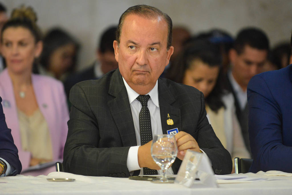 Governador Jorginho Mello é acusado de interferir em investigação sobre caixa 2 em SC