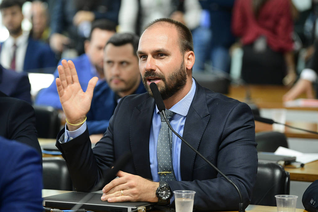 Caixa coloca apartamento de Eduardo Bolsonaro em leilão