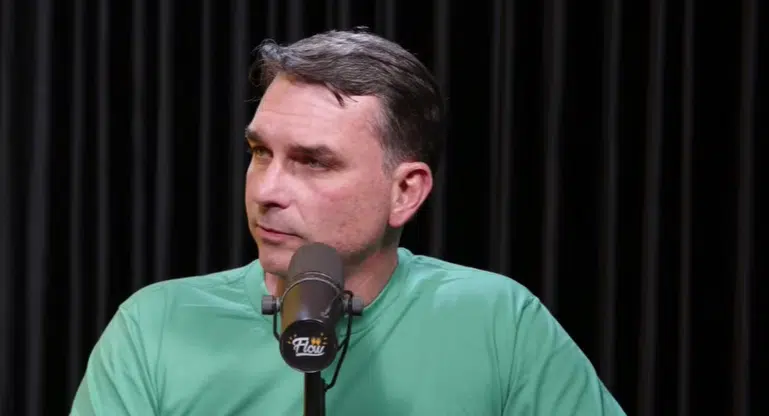PF recebe pedido para investigar Flávio Bolsonaro em fraudes do INSS