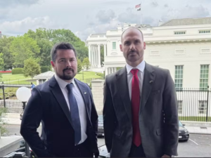 Eduardo Bolsonaro esteve em Washington dias antes de EUA revogar visto de embaixadora brasileira