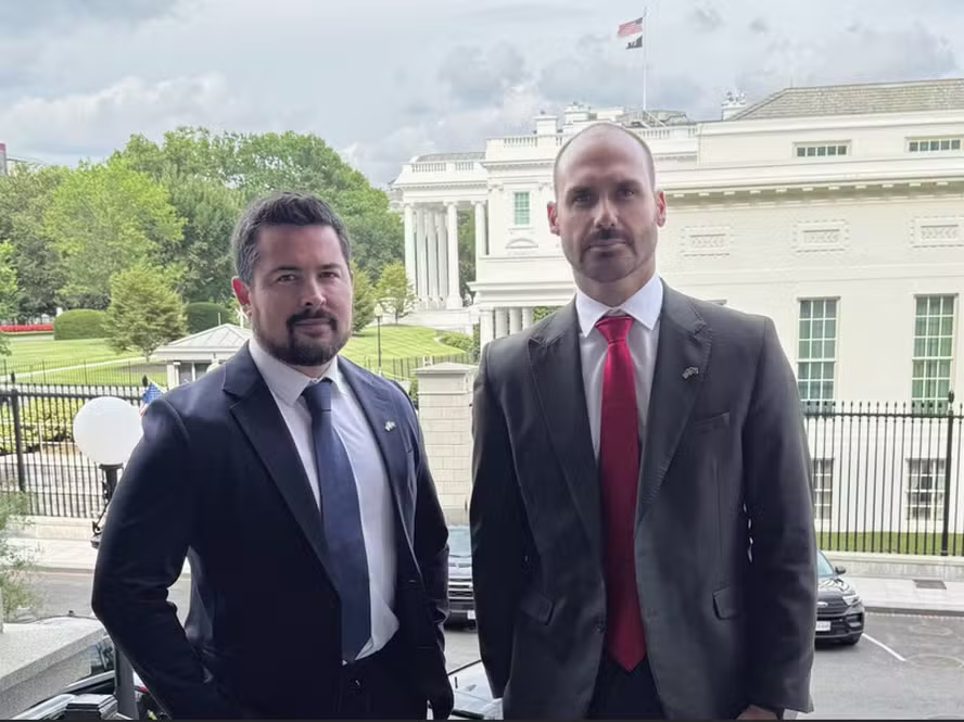 Eduardo Bolsonaro esteve em Washington dias antes de EUA revogar visto de embaixadora brasileira