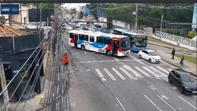 Dezenove ônibus são tomados como barricadas na Zona Norte do Rio após operação com 1 morto e 5 presos