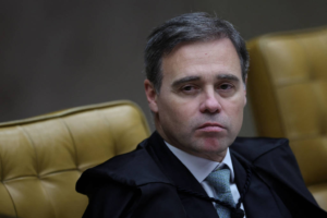 Mendonça decide deixar sociedade em instituto privado que virou alvo de questionamentos