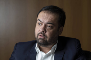 Cláudio Castro (PL-RJ) diz que procurou André Mendonça para saber se havia ordem judicial para não soltar Sérgio Cabral (MDB-RJ)