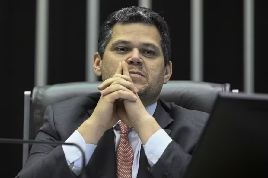 Alcolumbre se esquiva de comentar mensagens de Vorcaro a Moraes: 'Não devo achar nada'