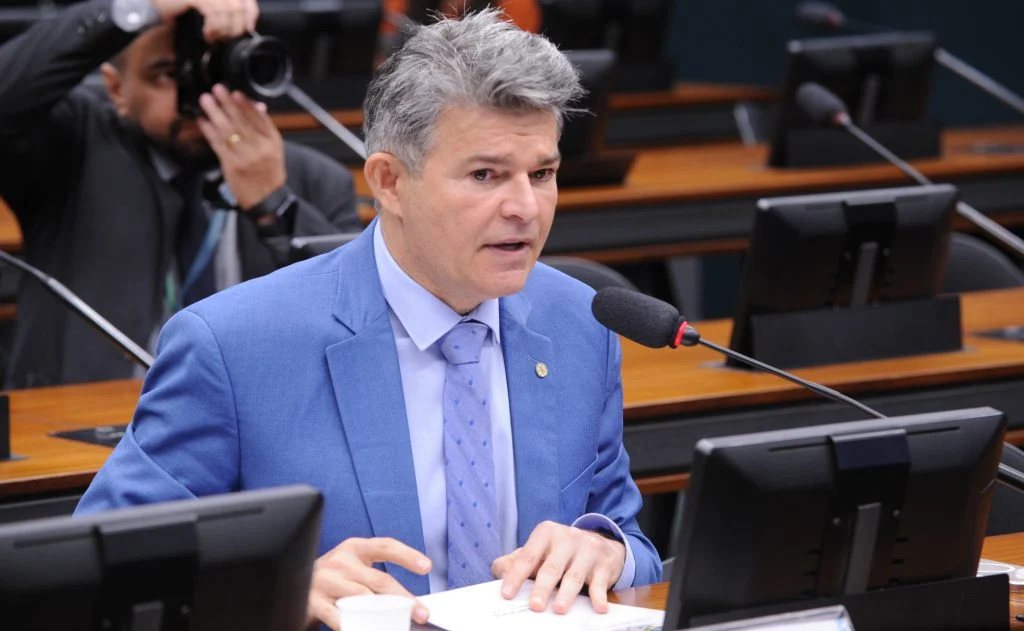 ‘Meu eleitor é aquele que ora para alienígena e bebe detergente’, diz candidato bolsonarista