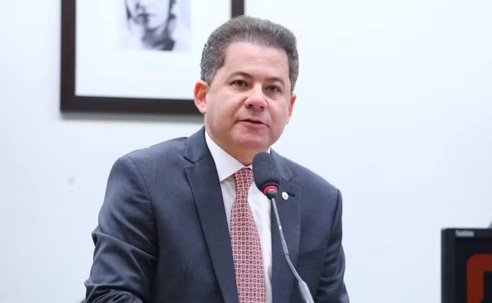 Quem é o deputado federal Cezinha de Madureira, pastor evangélico alvo de operação da PF